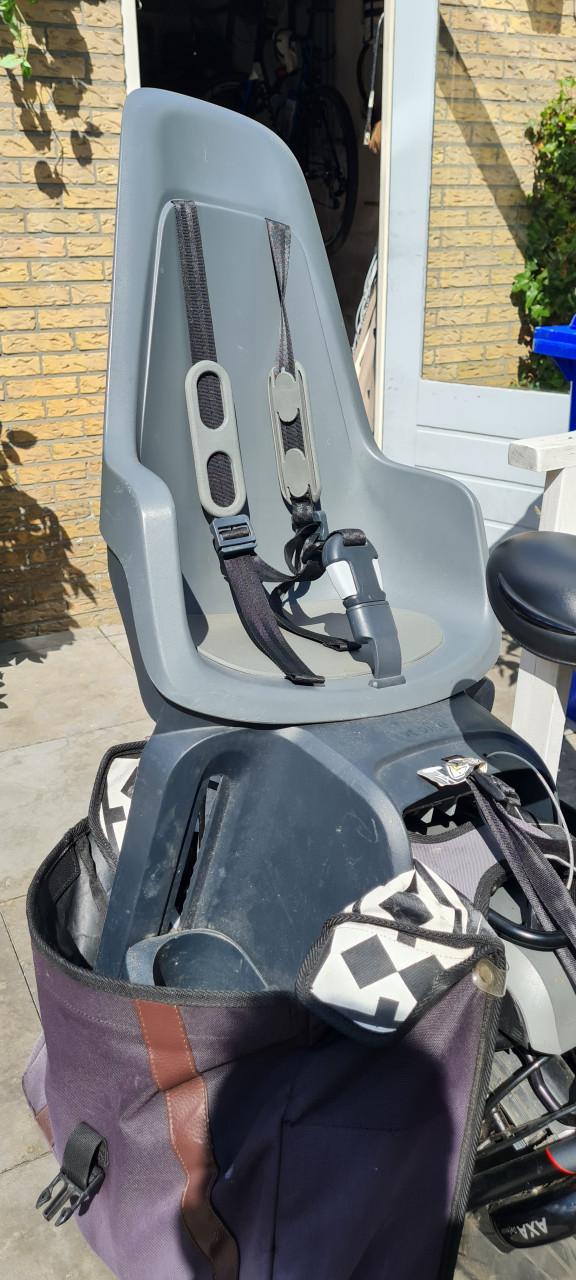 Bobike one maxi fietsstoeltje achter. Urban grey