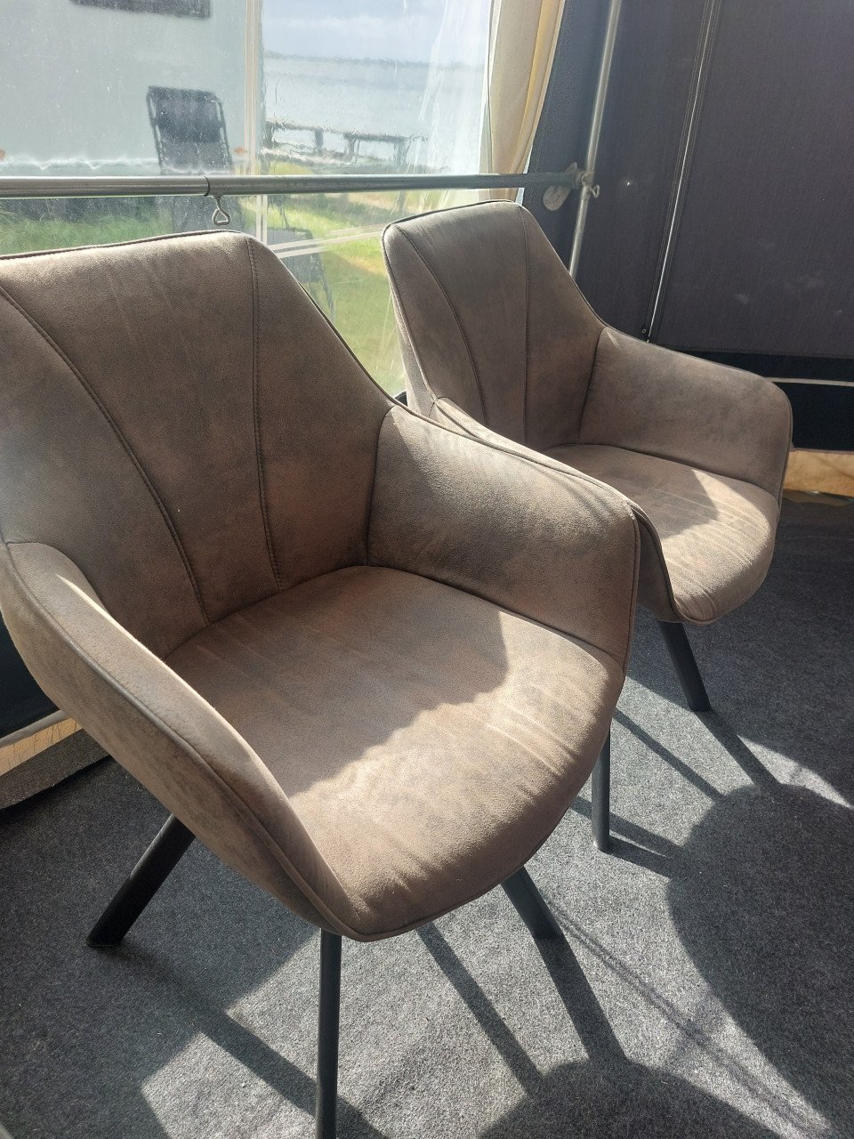 Eetkamerset ronde tafel + 4 stoelen