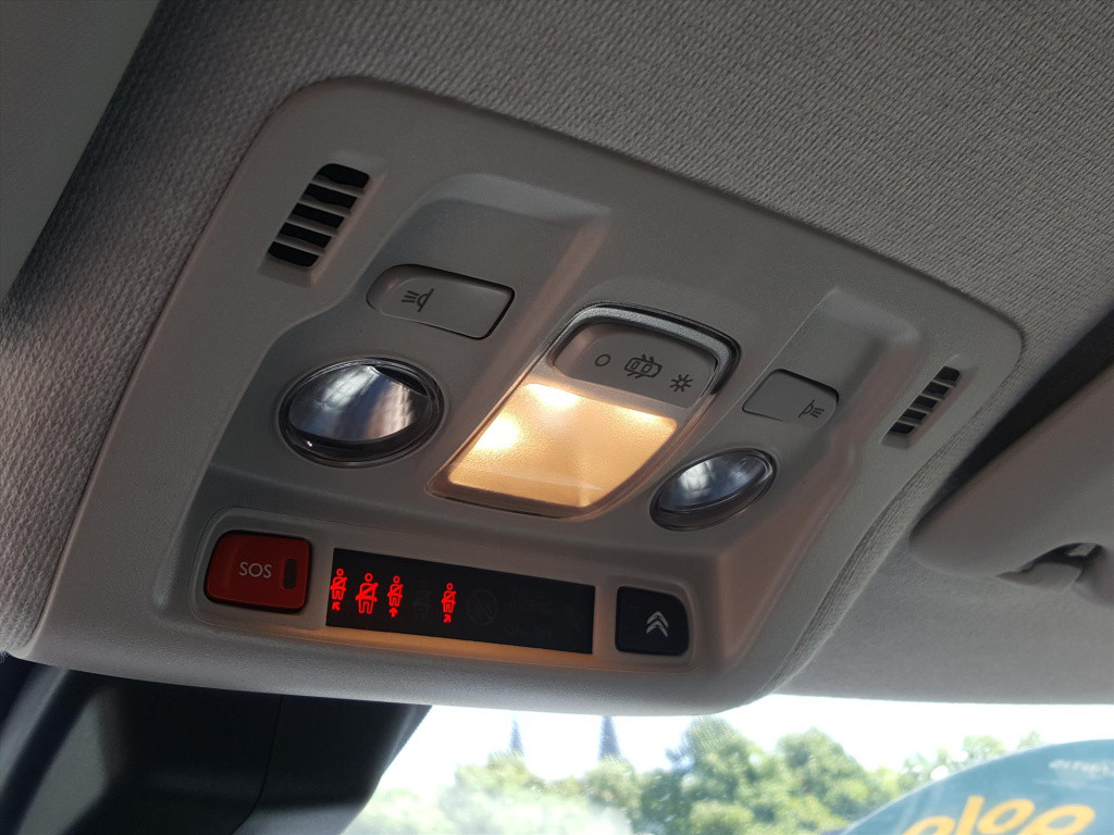 Citroen C3 1.2 puretech 83pk s&s c-series trekhaak | navigatie | cruise & c