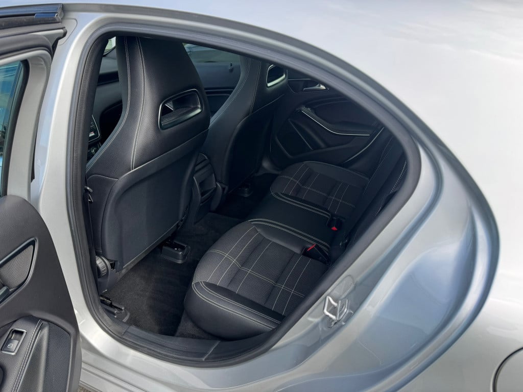 Mercedes-Benz A-Klasse 180 urban , apple-carplay / panorama dak