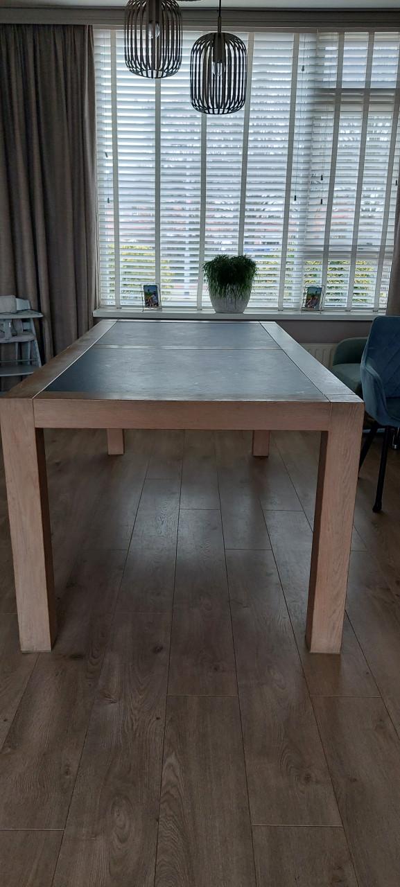 Te koop: complete robuste licht eieken meubelset met leistenen inlegbladen