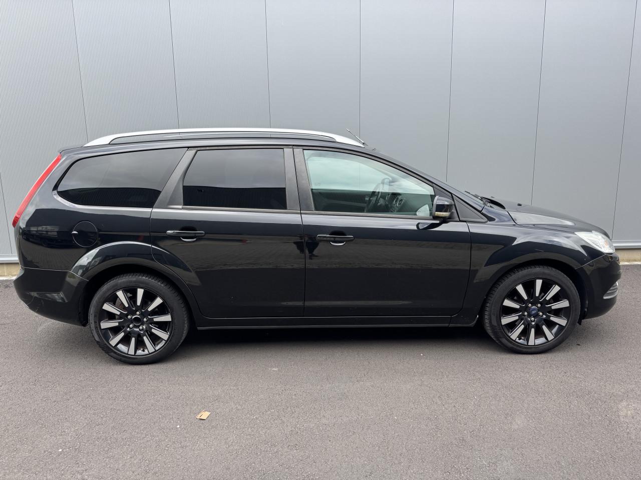 Ford Focus 1.6 Ghia black magic edition!