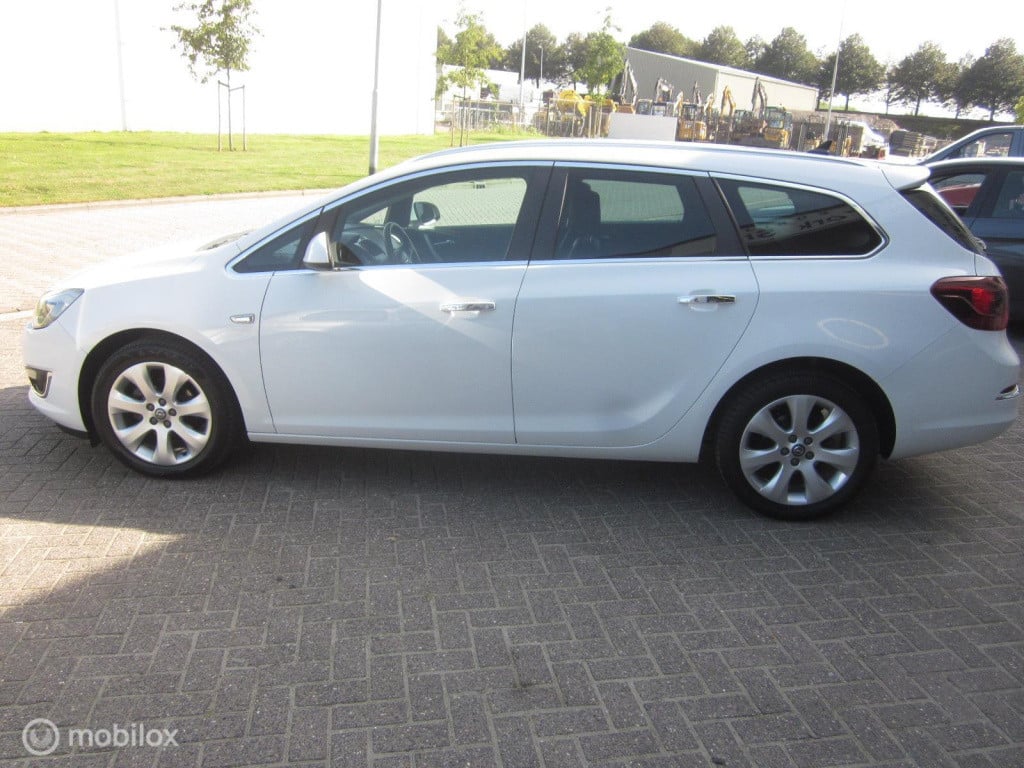 Opel Astra sports tourer 1.6 station edition/airco/cruise/lm velgen