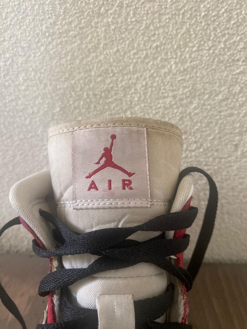 Mooie Air Jordan 1 mid Chicago black toe  Sneakers (in goede staat )