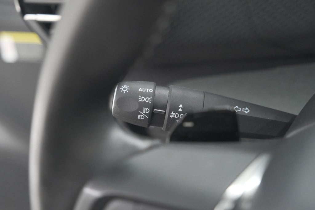 Citroen C4 puretech 130 eat8 shine | camera | dodehoekdetectie | head-up di