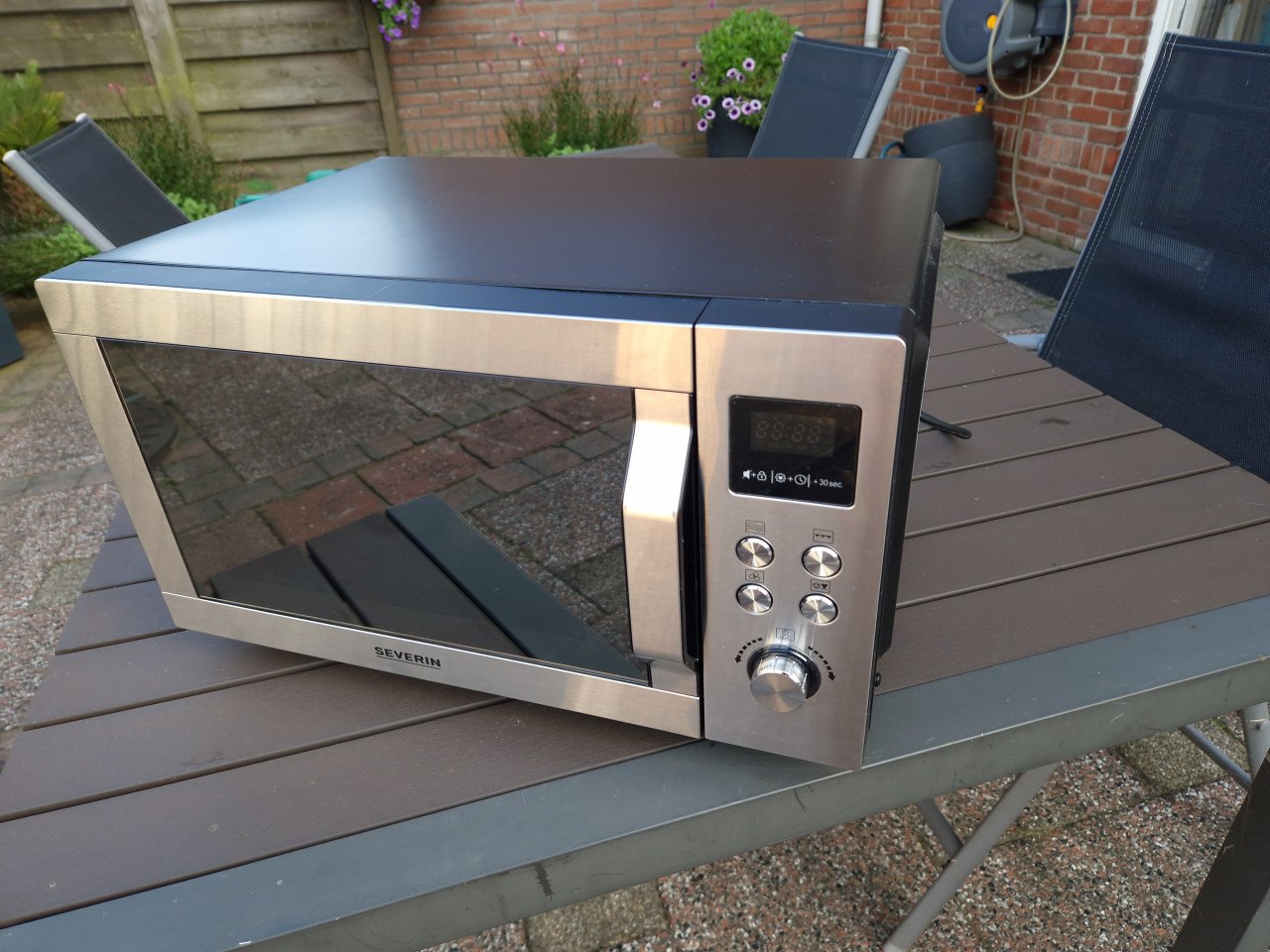 Combi oven/magnetron
