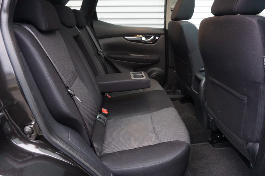 Nissan Qashqai 1.2 n-connecta climate / navi / camera / glazen dak / parkee