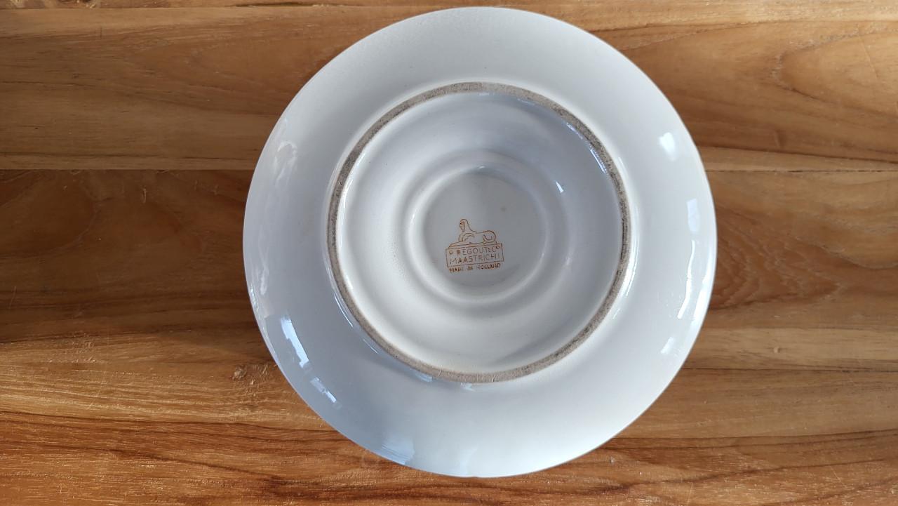 P. Regout Maastricht sauskom met bloemendecor (Pioenroos)