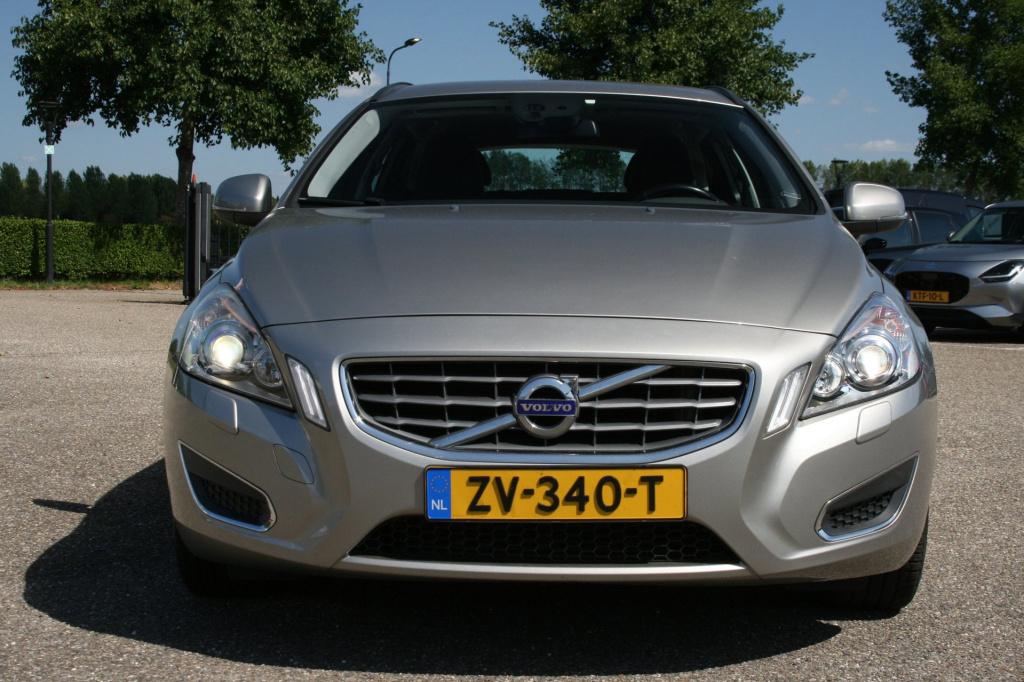 Volvo V60 1.6 t3 momentum / afn. trekhaak / cruise / pdc / stoelv.