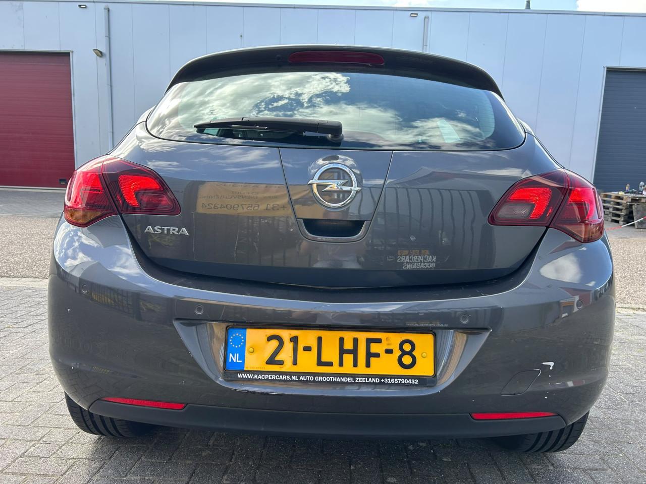 Opel Astra 1.6 Cosmo Executive Airco/Navi/PDC/Cruise/19" LM/Lange APK