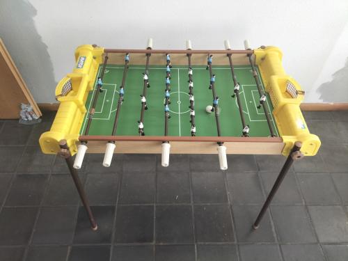 Voetbalspel op pootjes