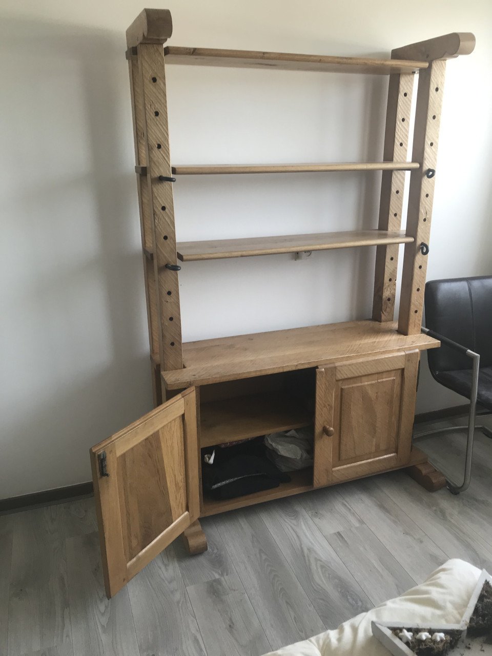 Massief houten kaaskast