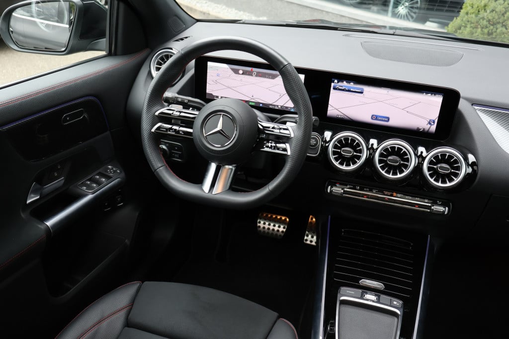 Mercedes-Benz Gla-klasse 250 e edition amg line l facelift l panoramadak l 