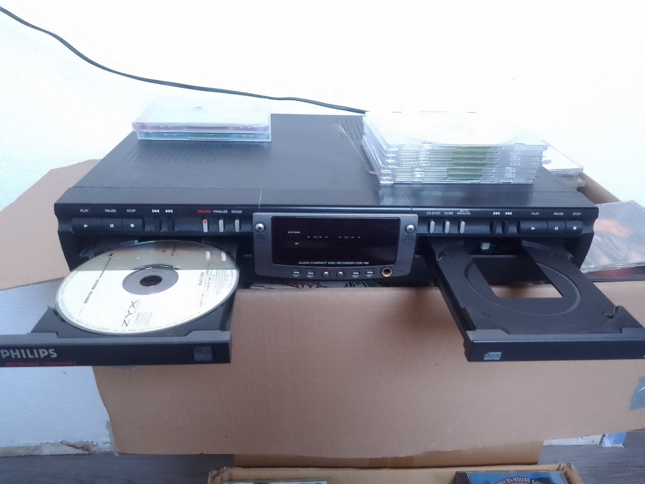 +/- 600 cd's House,techno,trance en Ned. Talig