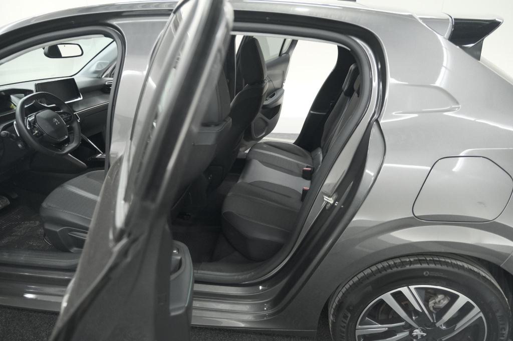Peugeot 208 puretech 100 eat8 allure pack | camera | apple carplay | parkee