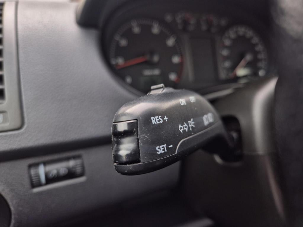 Volkswagen Polo 1.4-16v comfortline / cruisecontrol