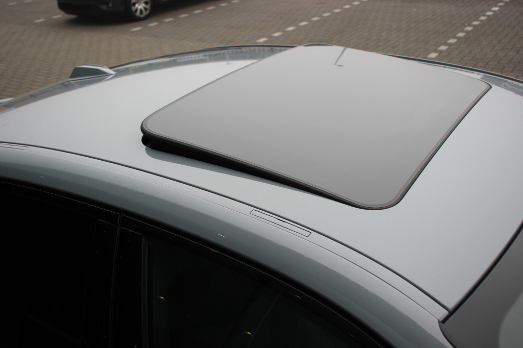 BMW 3-serie 320i m-sport | schuifdak | 20'' styling 795m | el trekhaak