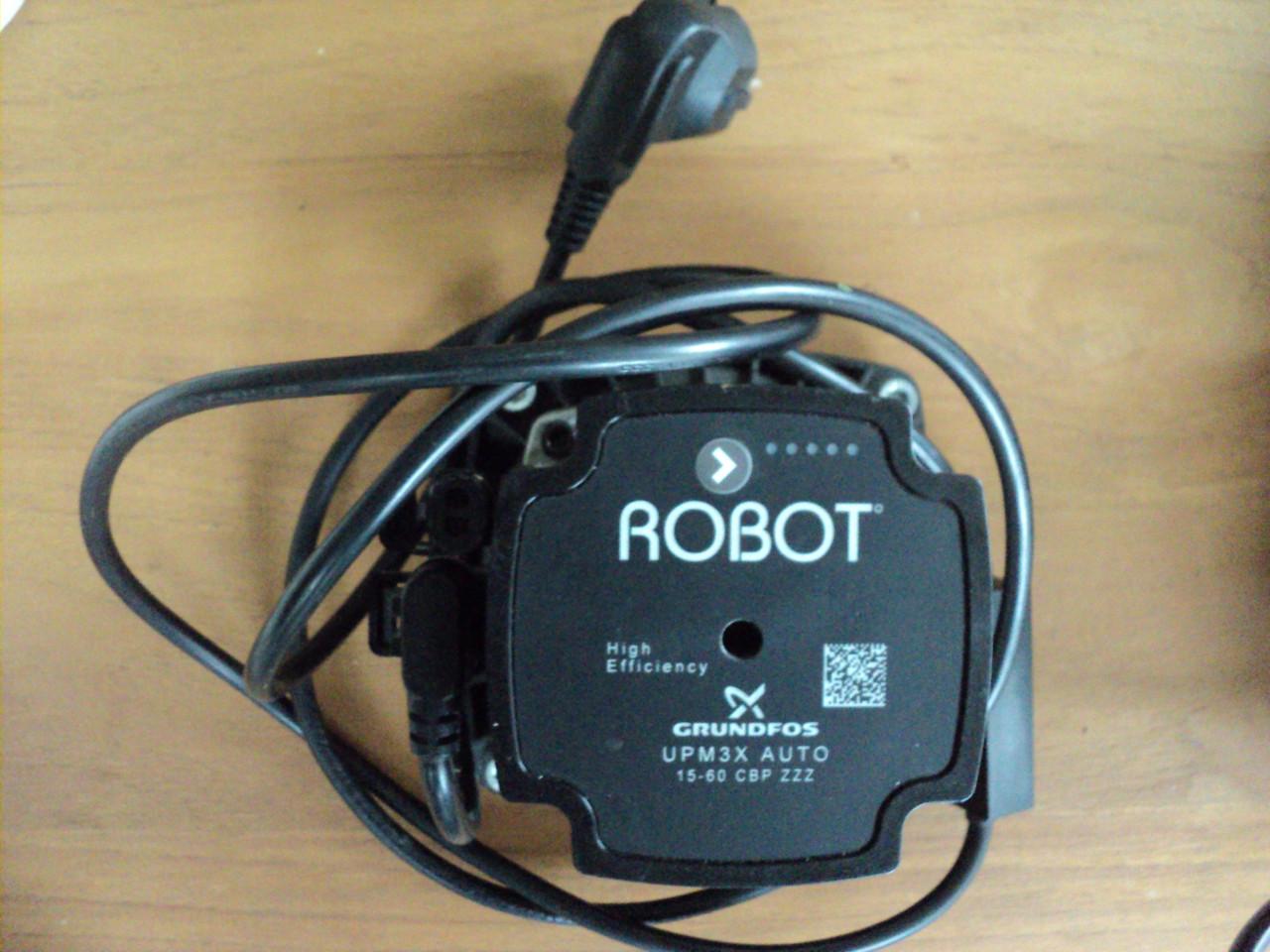 Vrijwel nieuwe POMP voor verdeler vloerverwarming ENERGI ZUINIG