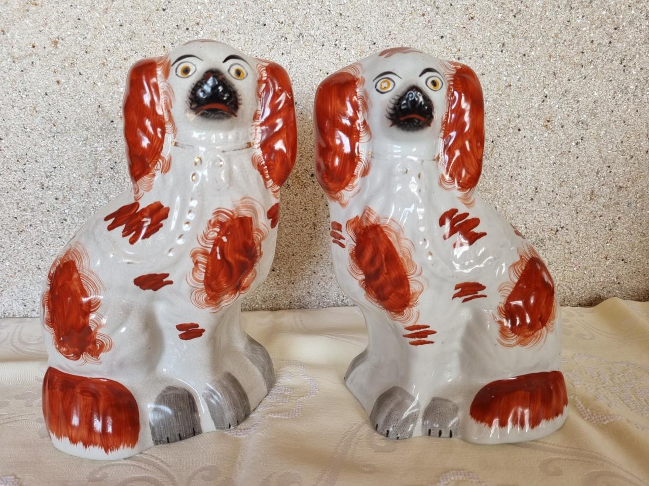 2 aardewerken hondjes