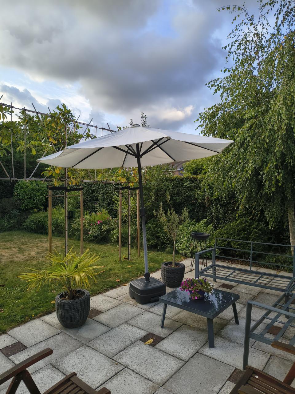 Parasol met voet