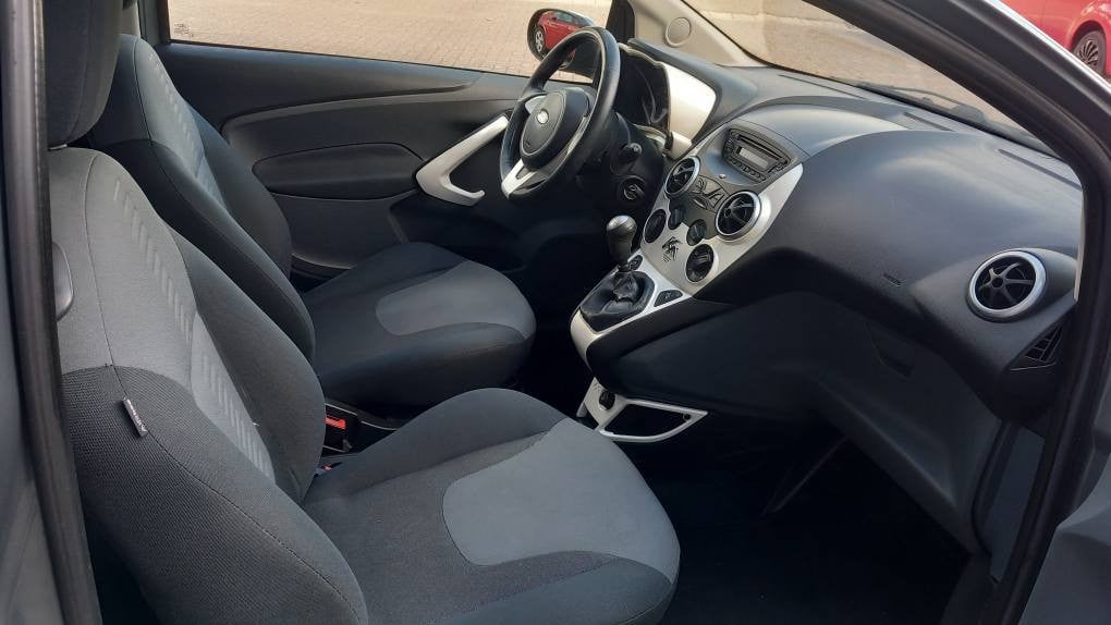 Ford Ka 1.2 Titanium X bj:2010 airco lm-velgen