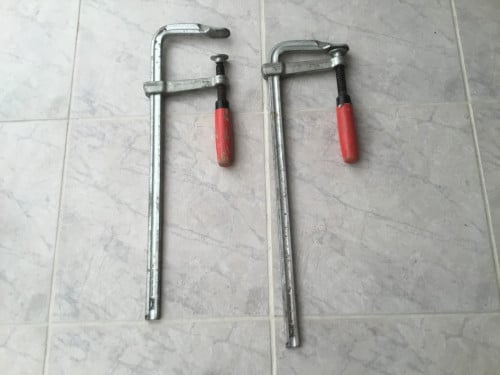 Twee zware lijmtangen