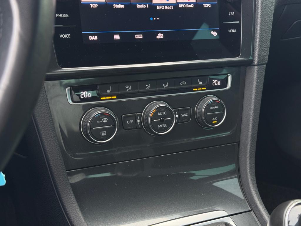 Volkswagen Golf 1.0 tsi * massage stoel * camera * carplay * stoelverwarmin