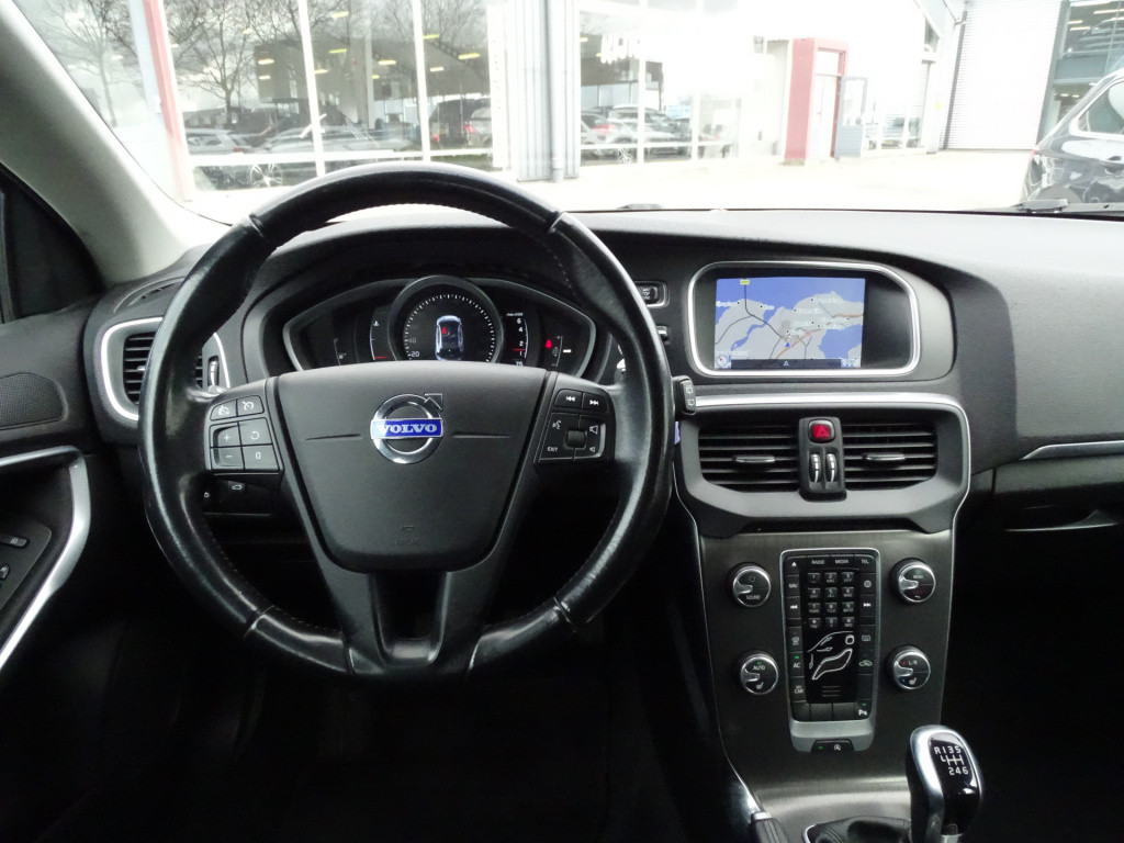 Volvo V40 1.6 t2 momentum | stoelverwarming | navi | bluetooth