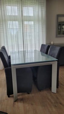 Glazen eetkamer tafel