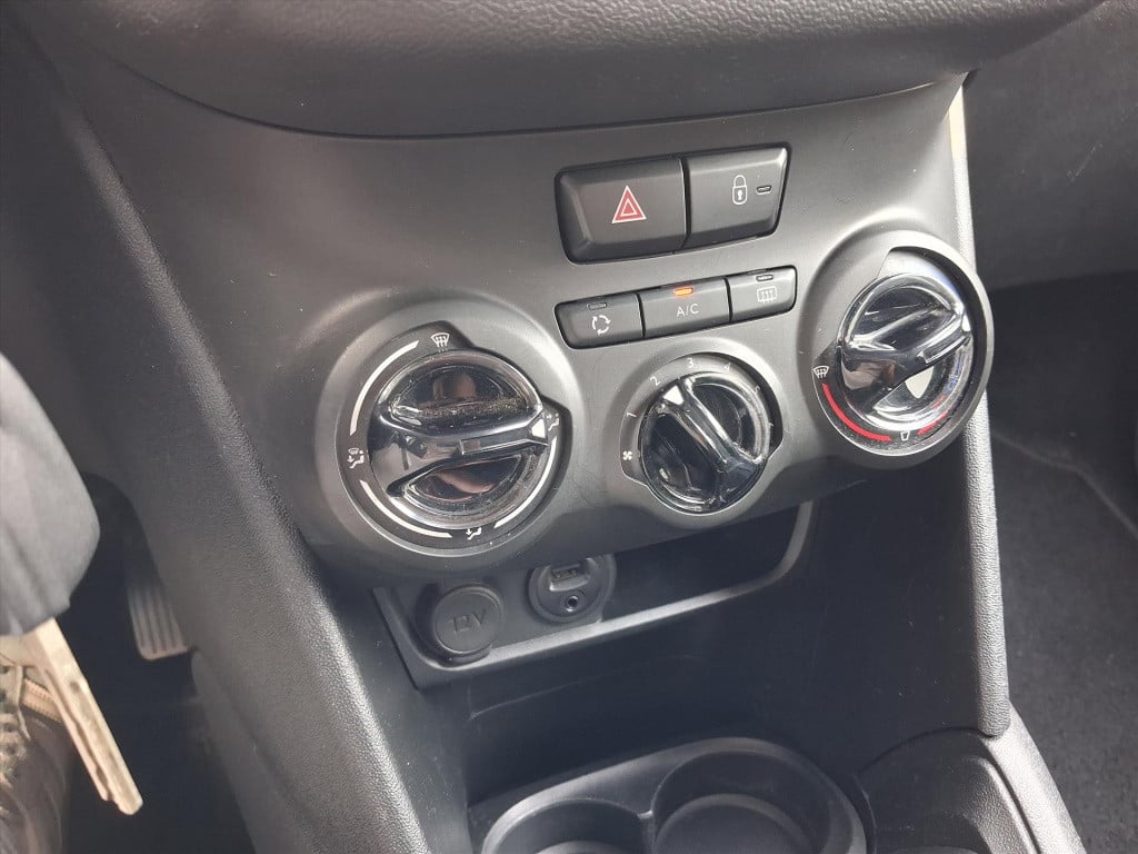 Peugeot 208 urban soul 1.2 pt-82pk 5d trekhaak | navigatie | airco | cruise