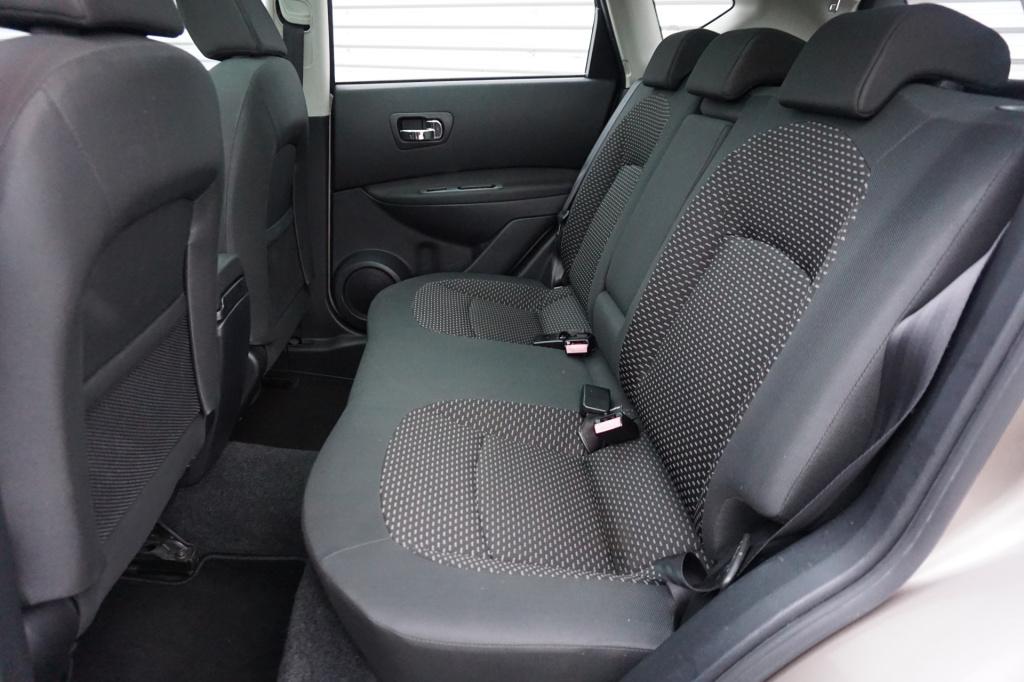 Nissan Qashqai 2.0 acenta automaat - airco / cruise / pano / parkeersens. /