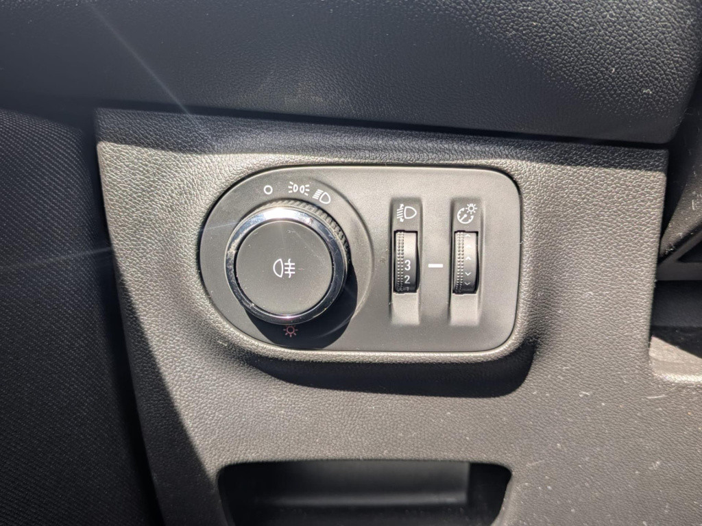 Opel Corsa 1.4 favourite | airco | cruise control | bluetooth