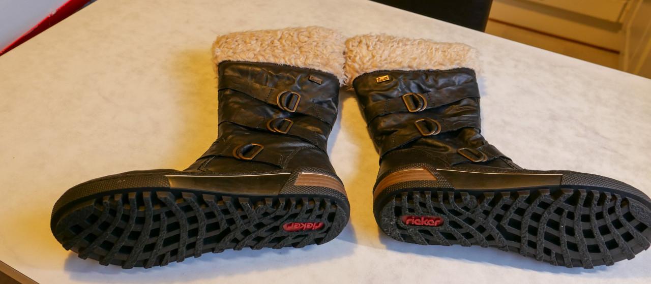 Mooie nieuwe dameslaarzen , Maat 37