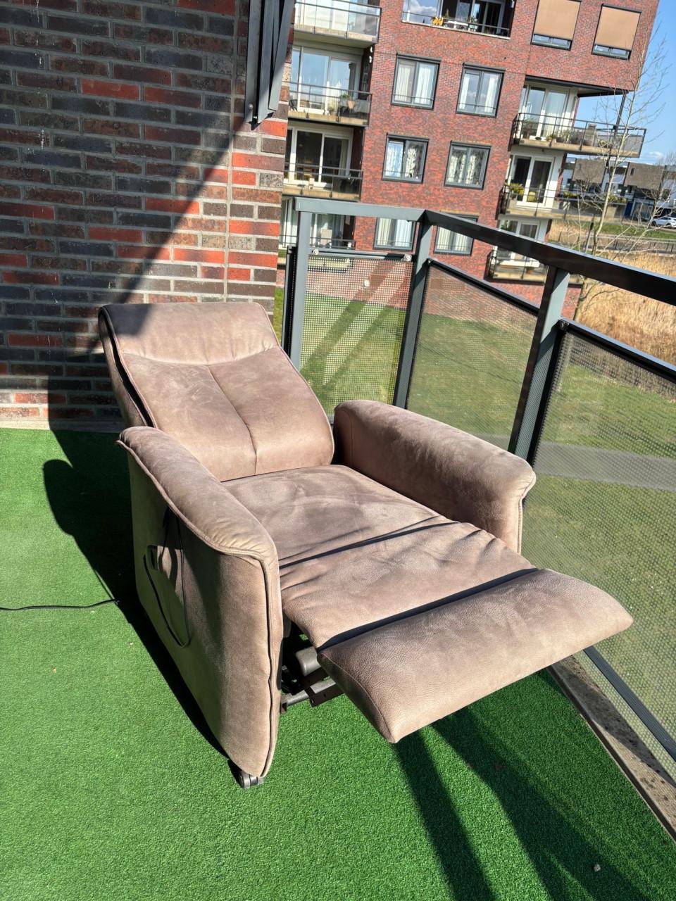 Te Koop: Sta-op-stoel/ relaxfauteuil