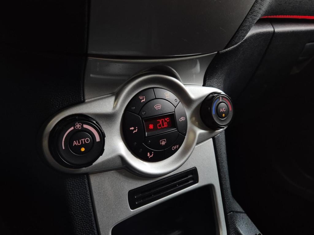 Ford Fiesta 1.25 titanium / keyless / cruisecontrol / nieuwe distriebutieri