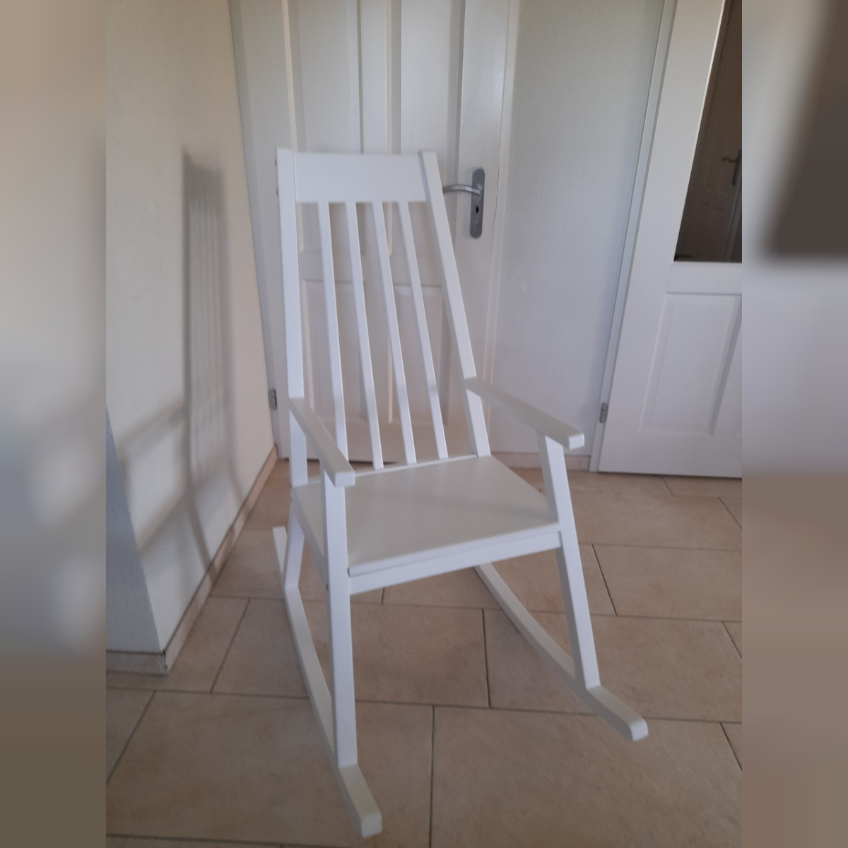 Whitte Witte houten Schommelstoel (in goede nette staat)