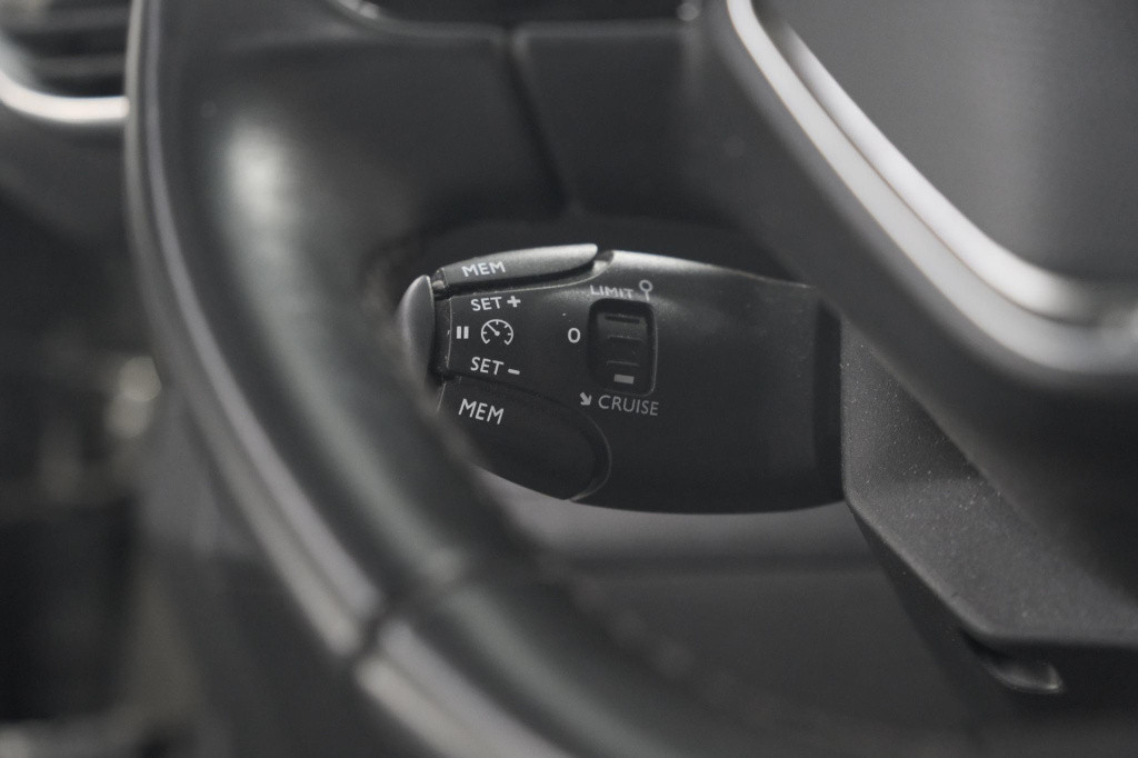 Peugeot 3008 puretech 130 eat6 allure | camera | navigatie | apple carplay 