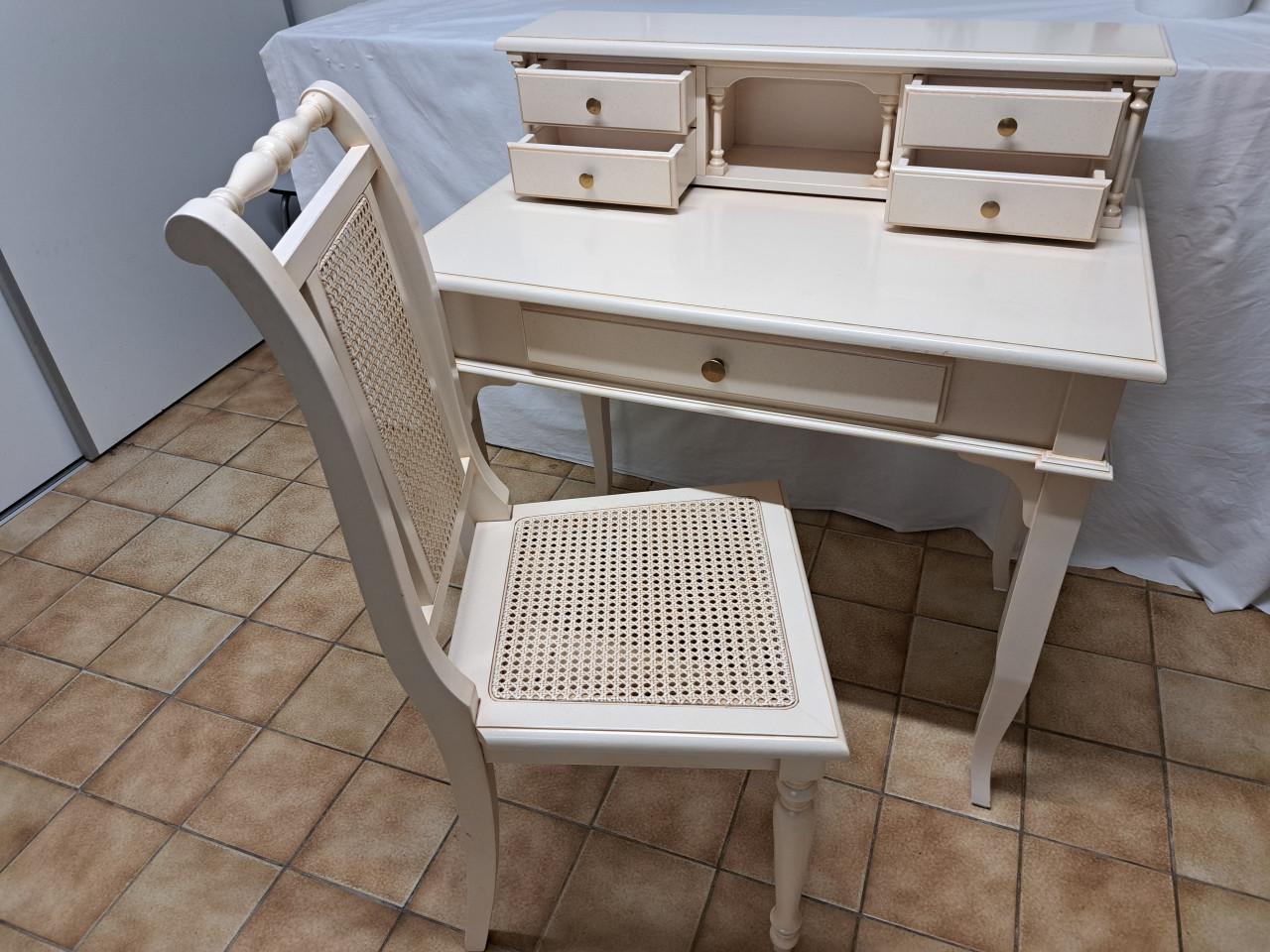 Secretaire en bijbehorende stoel