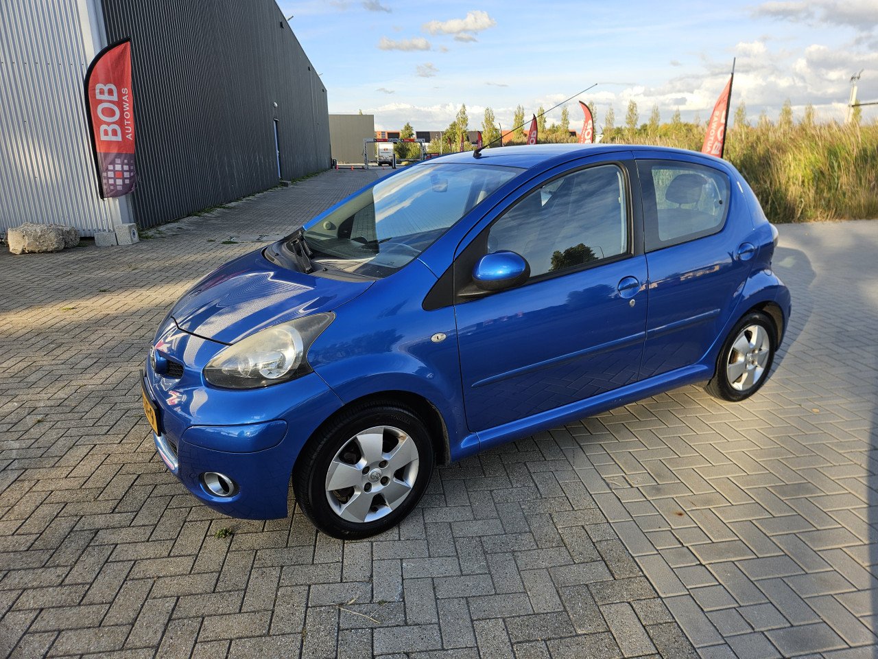 Zuinige TOYOTA AYGO 5 drs Dynamic Blue AIRCO / NL AUTO / NAP / 1:23 !
