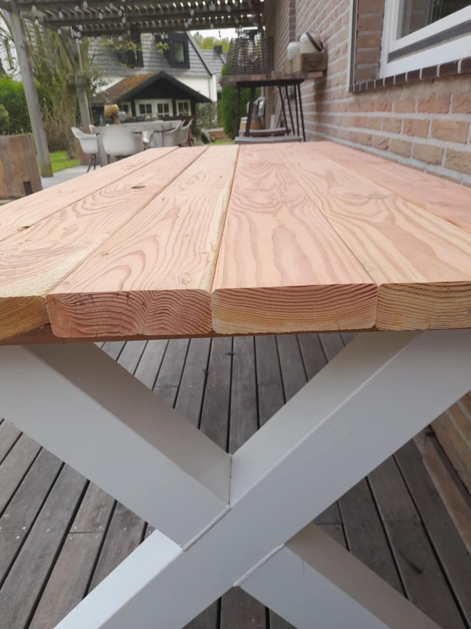 NIEUWE TUINTAFEL 250/300 CM MET STALEN X POTEN € 375
