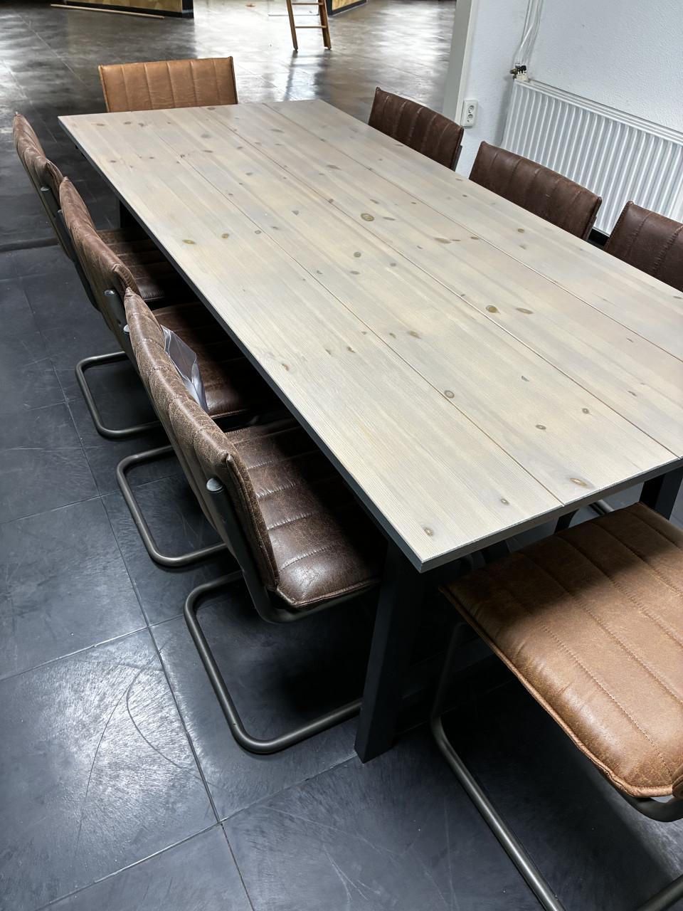 Nieuwe tafel met 8 stoelen 90x200