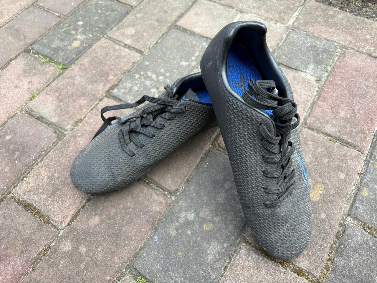 Voetbalschoenen met noppen maat 39