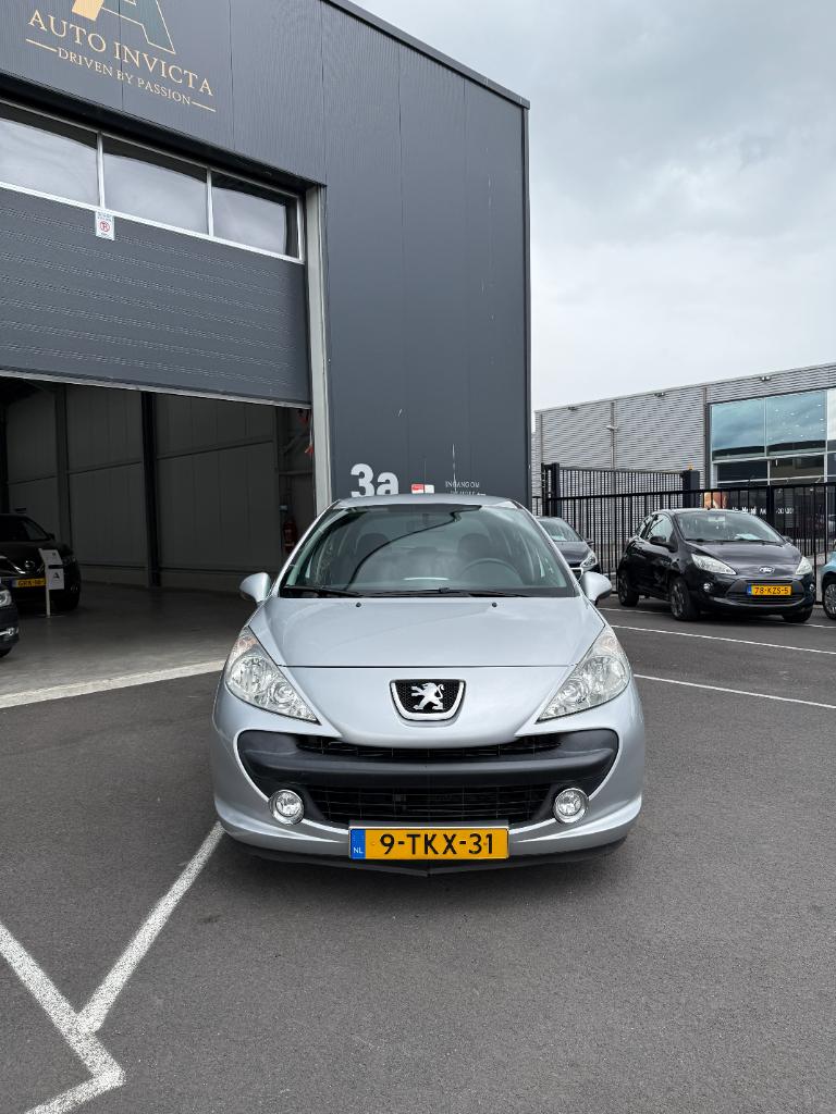 Peugeot 207 1.4 look - airco - nieuwe koppeling