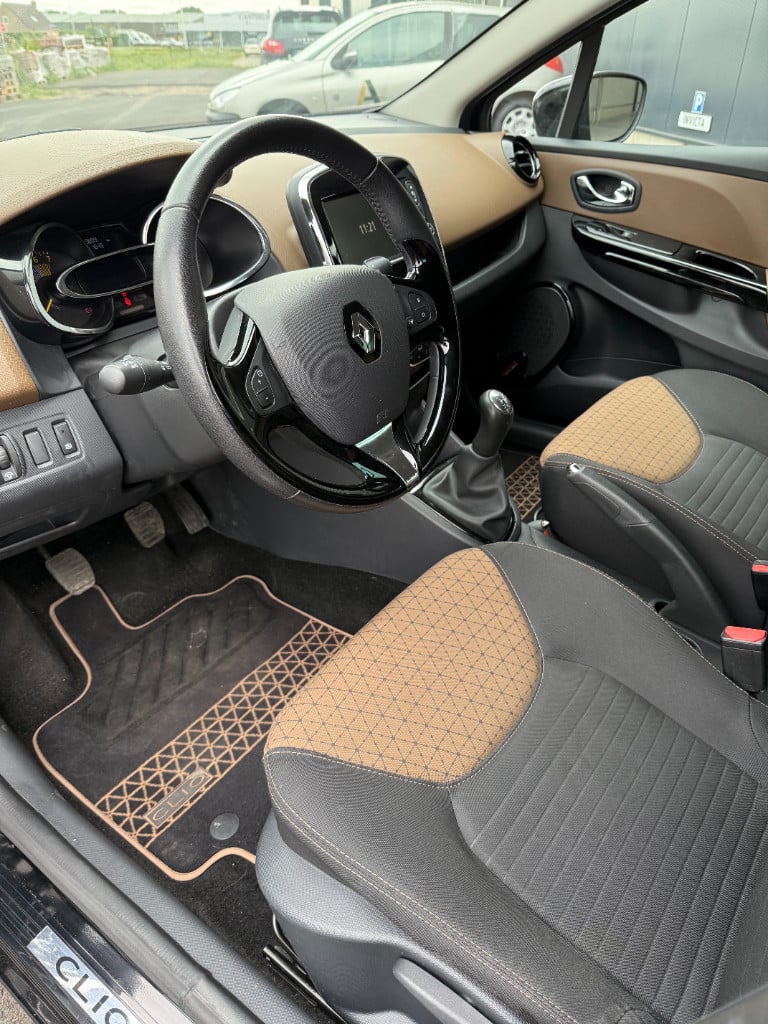 Renault Clio 0.9 - sportief - full option!