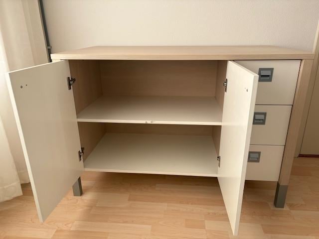 Vroomshoop Linea, commode, wandplank en kast.