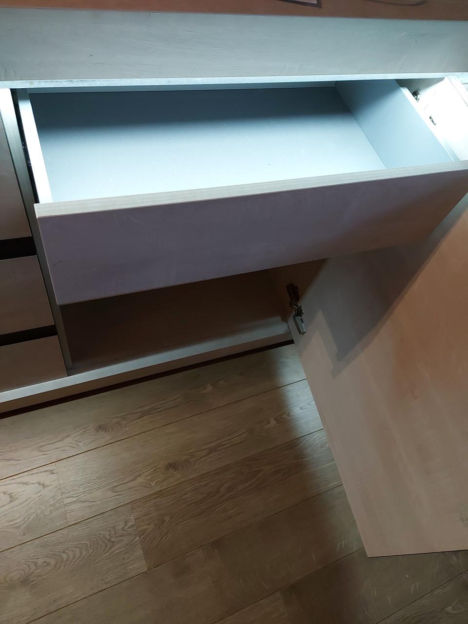 Dressoir met verlichting i.z.g.st.