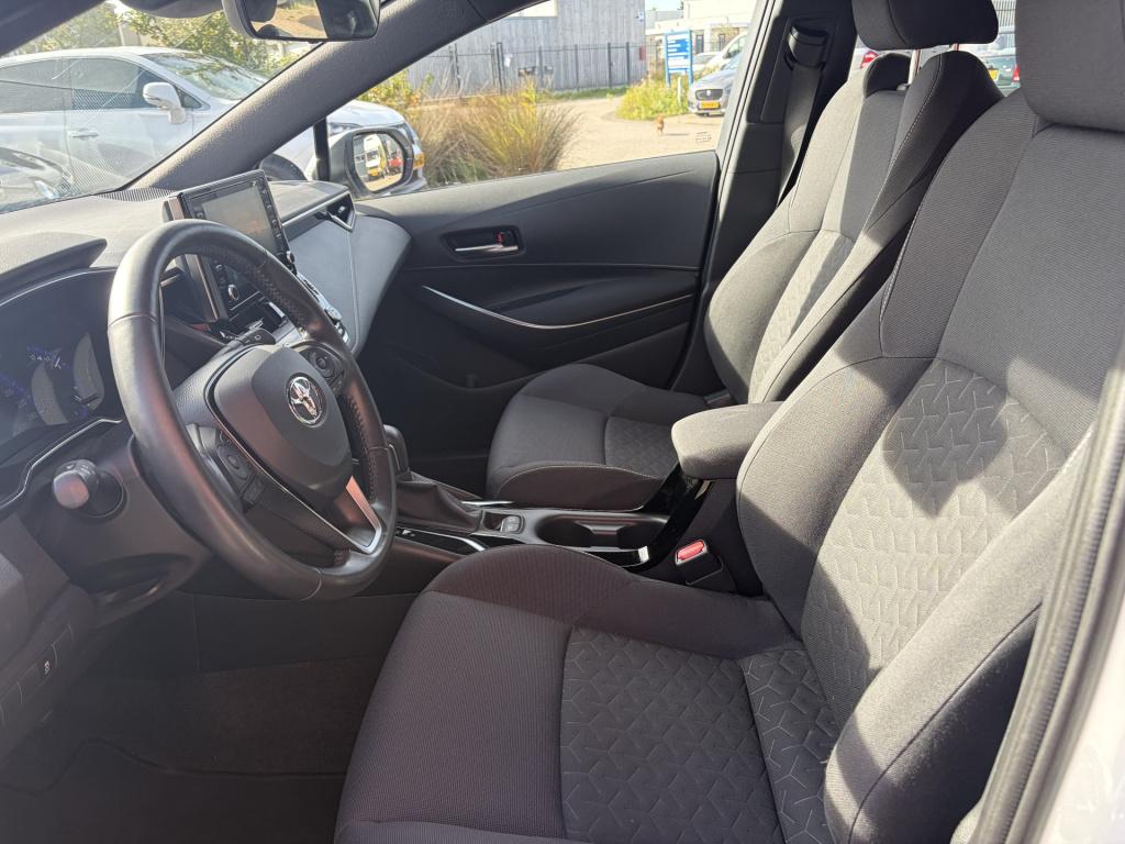 Toyota Corolla 1.8 hybrid first edition