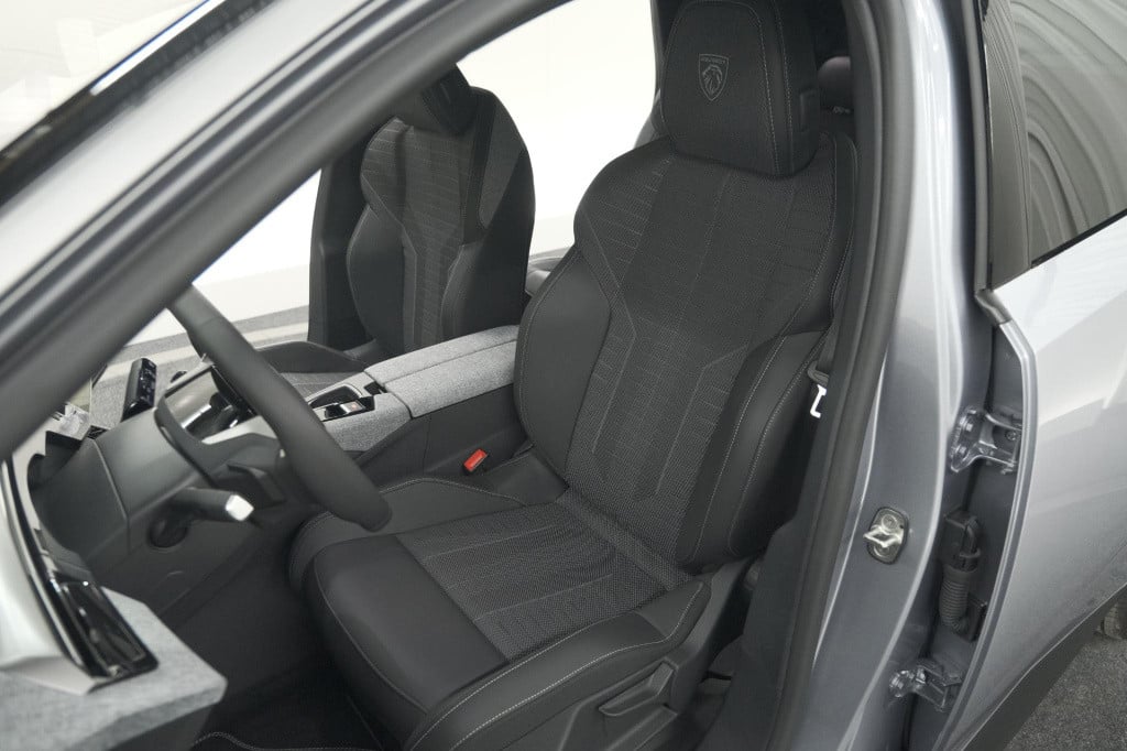 Peugeot 5008 1.2 hybrid 145 gt | panoramadak | camera | elektrische achterk
