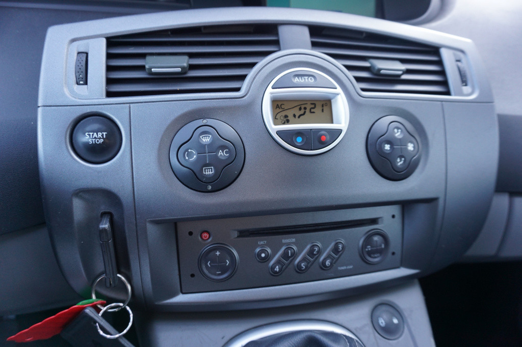 Renault Scenic 2.0-16v tech line climate / cruise / trekhaak / lm velgen / 