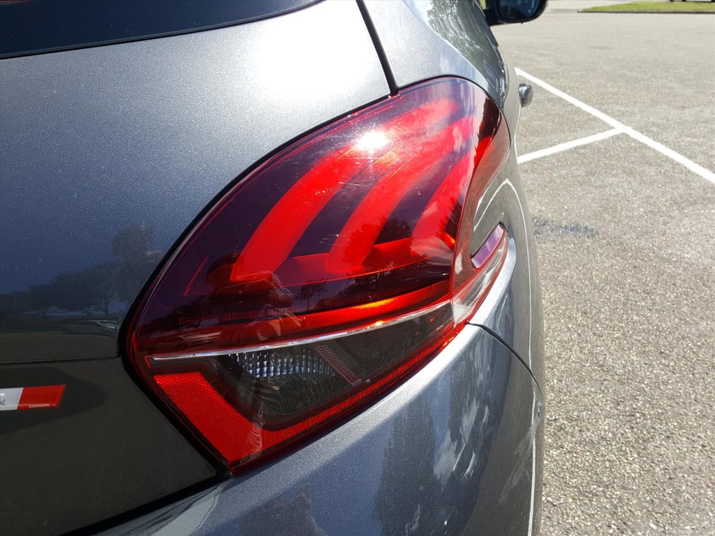 Peugeot 208 1.2 puretech 110pk 5d allure automaat6 navigatie | trekhaak | a